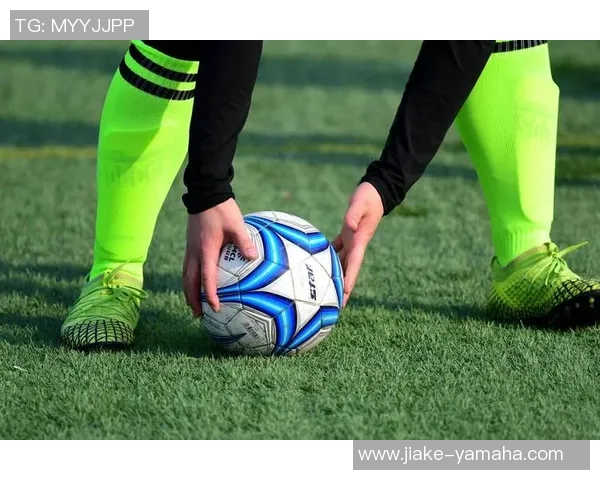 足球巨星发福对比：从巅峰到膺品的身形变迁与健康影响分析